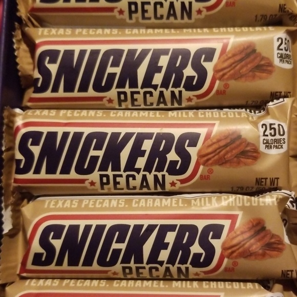 Limited edition SNICKERS PECAN TEXAS Chocolate Bar - Picture 2 of 2